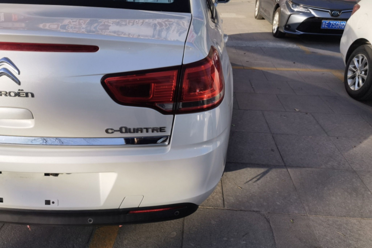 雪铁龙 世嘉 2016款 经典 三厢 1.6L 手动品尚型车身外观9