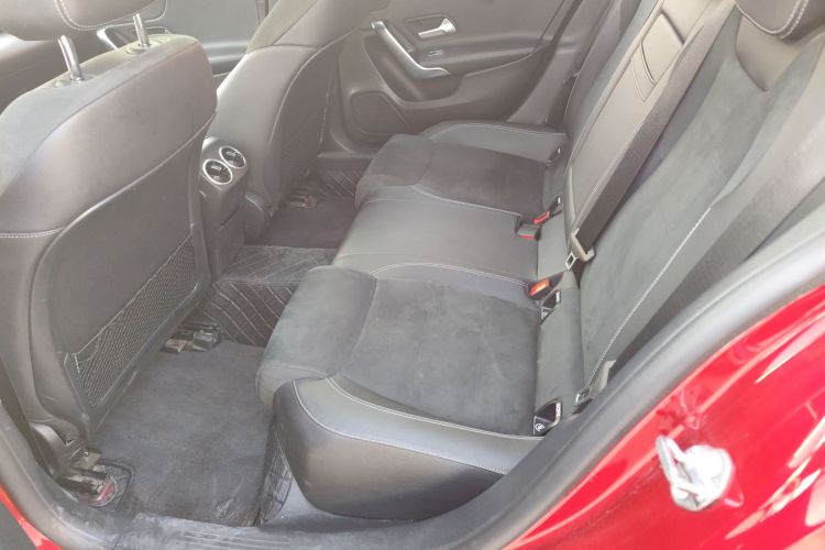 奔驰A级 2019款 改款 A 180 L 运动轿车中控内饰21