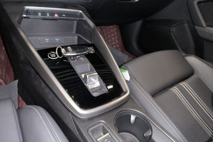 奥迪A3 2024款 A3L Limousine 35 TFSI 时尚运动型中控内饰18