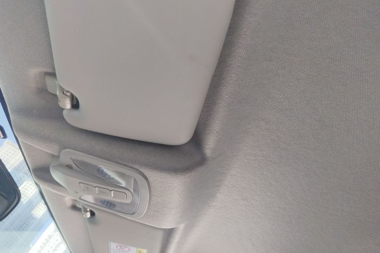 江铃集团新能源 易至EV3 2022款 小雷达悦跑型中控内饰22