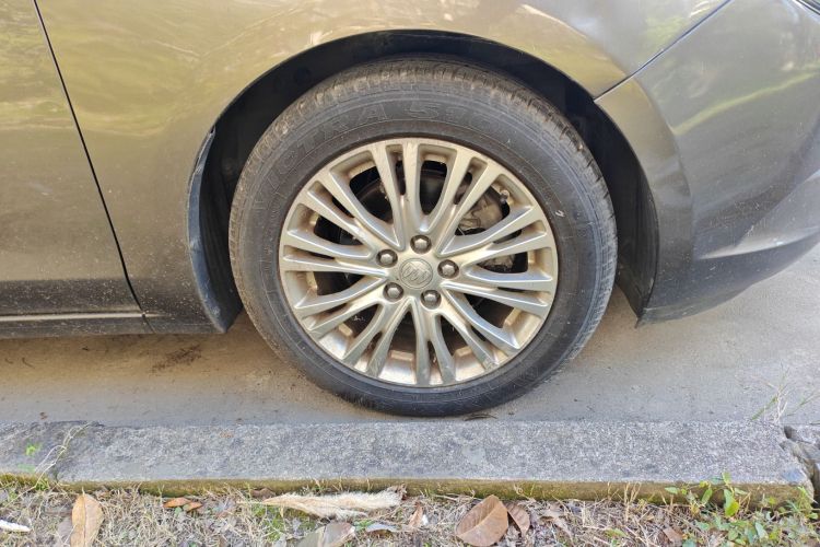 别克 英朗 2015款 15N 自动豪华型车身外观10