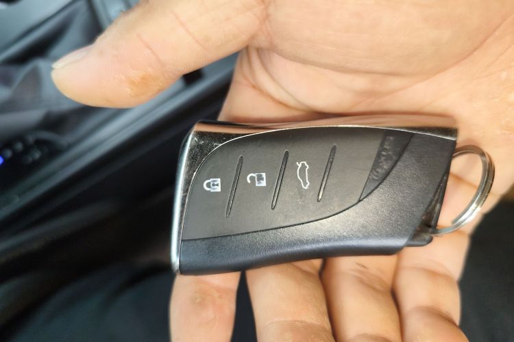 雷克萨斯ES 2023款 260 卓越版中控内饰7001