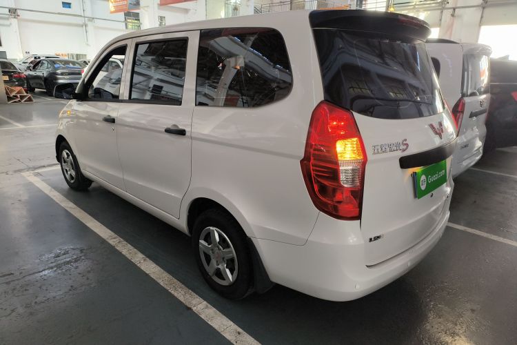 五菱汽车 五菱宏光 2015款 1.2L S 基本型国V车身外观4