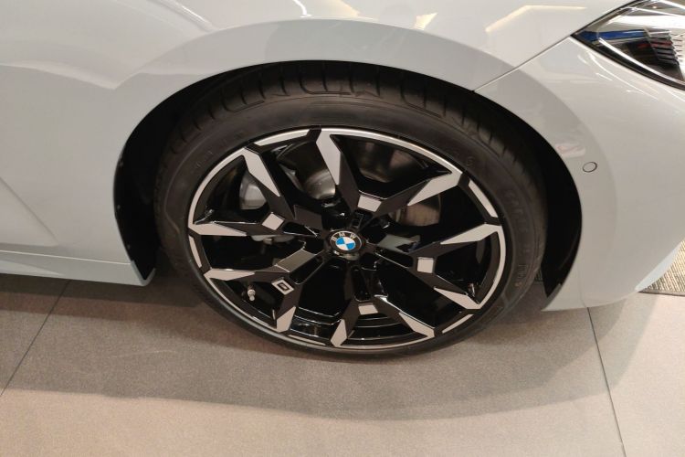 宝马4系 2024款 430i M运动曜夜套装车身外观10