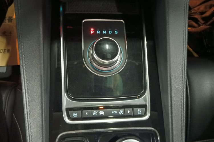 捷豹F-PACE 2020款 2.0T 都市尊享版中控内饰18