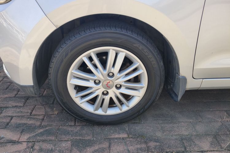 五菱汽车 五菱宏光 2015款 1.5L S1标准国V车身外观6007