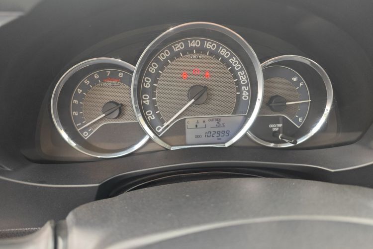 丰田 雷凌 2014款 1.6G 手动精英版中控内饰14