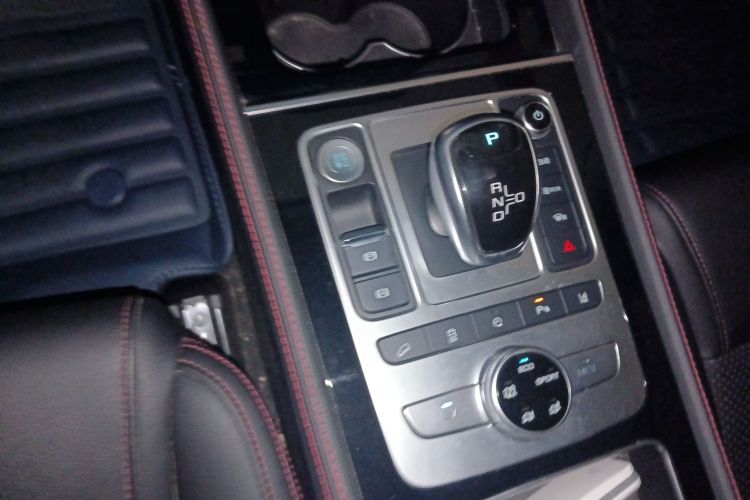 比亚迪 唐新能源 2018款 DM 2.0T 全时四驱智联创享型 7座 国V局部细节18