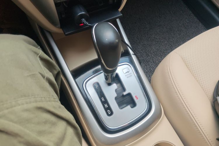 长安 逸动 2015款 1.6L 自动豪华型中控内饰18