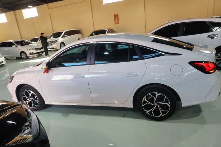 名爵 MG5 2023款 180DVVT 手动风尚版车身外观4