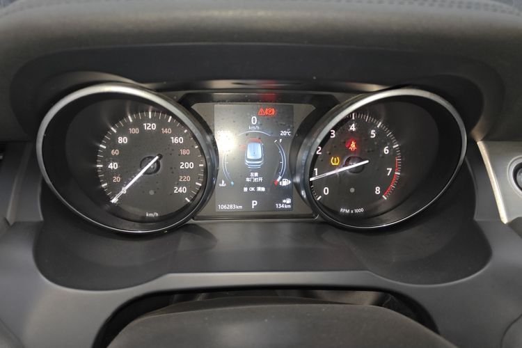 路虎 揽胜极光 2016款 2.0T SE PLUS 智享版中控内饰14