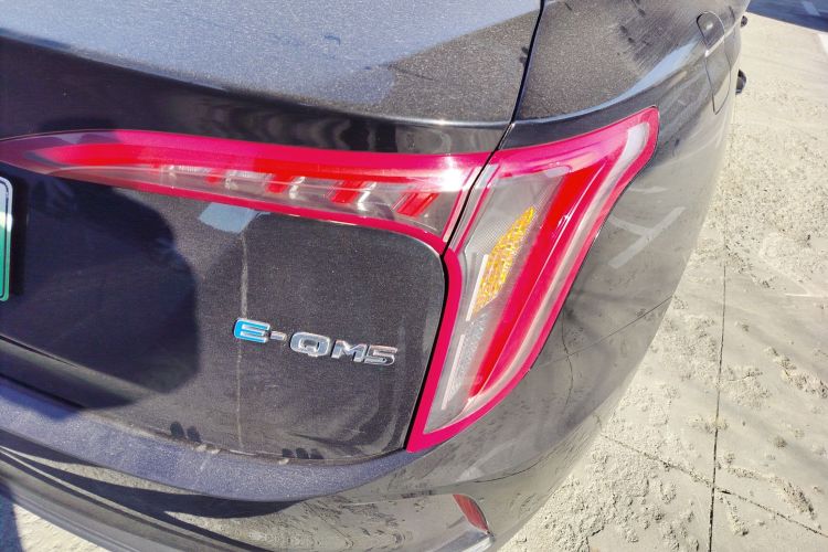 红旗E-QM5 2024款 610km PLUS车身外观9