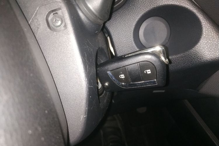 丰田 锋兰达 2023款 2.0L CVT精英版中控内饰7001