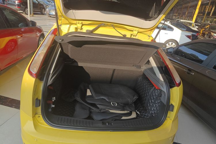 福特 福克斯 2013款 两厢经典 1.8L 自动基本型机舱底盘23