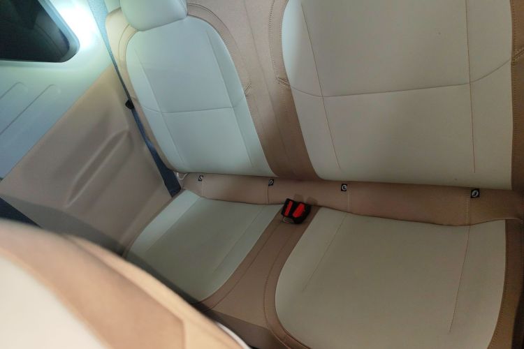 吉利银河 2024款 200km 熊猫卡丁中控内饰21