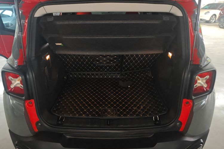 Jeep 自由侠 2017款 180T 自动高能版机舱底盘23