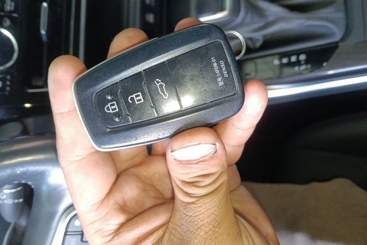 丰田 汉兰达 2022款 双擎 2.5L 四驱至尊版 7座中控内饰11