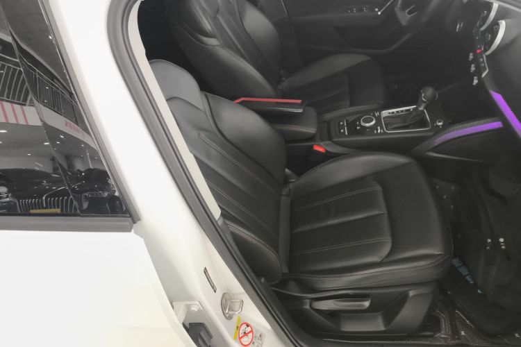 奥迪Q2L 2024款 35TFSI 进取动感型局部细节41