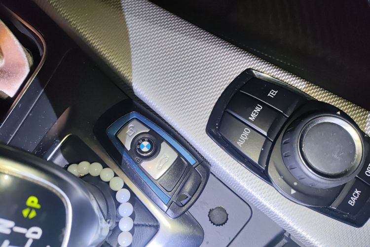 宝马3系 2017款 320i M运动型中控内饰11