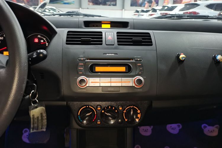 铃木 雨燕 2016款 1.5L 自动时尚型酷玩版中控内饰16