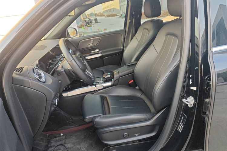 奔驰GLB 2022款 改款 GLB 200 时尚型中控内饰19