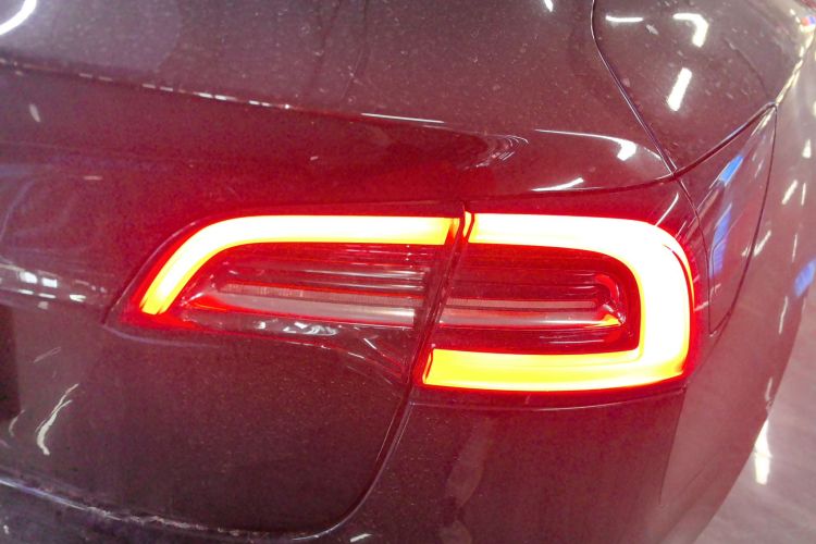 特斯拉 Model 3 2022款 后轮驱动版车身外观9