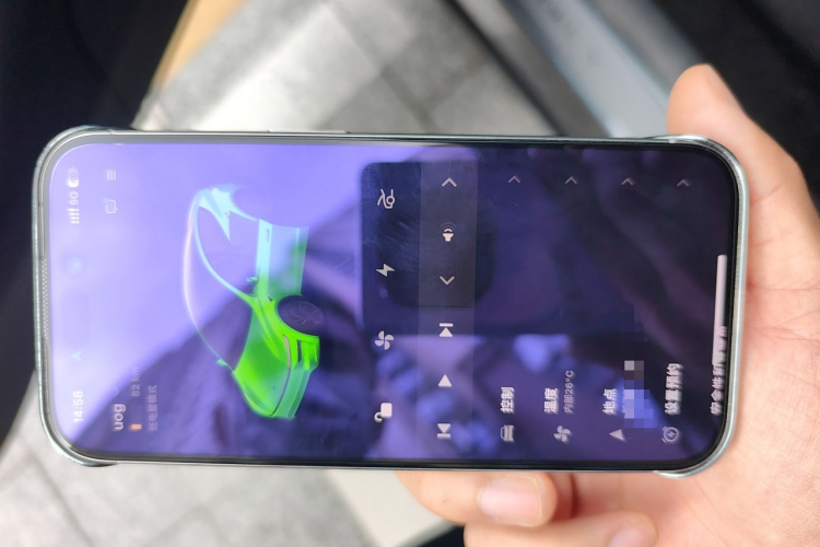 特斯拉 Model Y 2025款 后轮驱动版中控内饰11