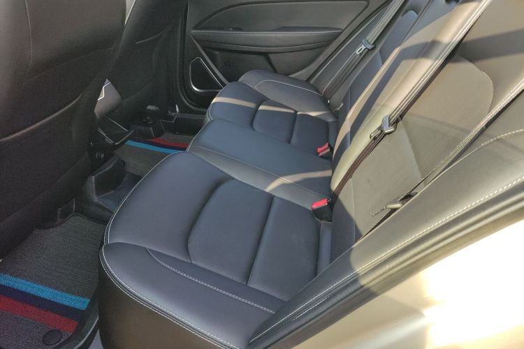 吉利汽车 帝豪 2018款 1.5L CVT向上互联版中控内饰7004