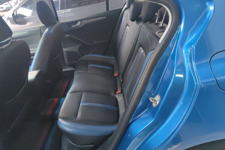 福特 福克斯 2021款 三厢 1.5L 自动锋跃型中控内饰21