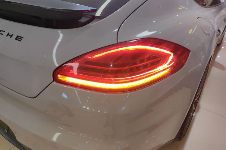 保时捷 2014款 Panamera 4 3.0T车身外观9