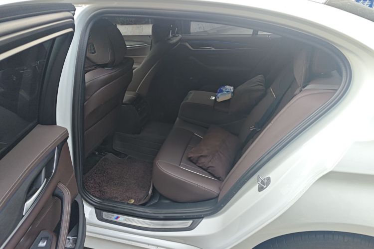 宝马5系 2023款 530Li 领先型 M运动套装中控内饰21