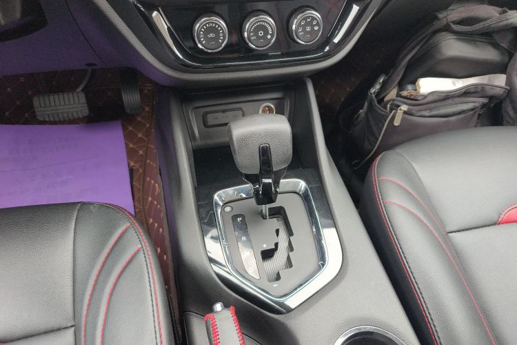 东南DX3 2018款 1.5T CVT尊贵型中控内饰18