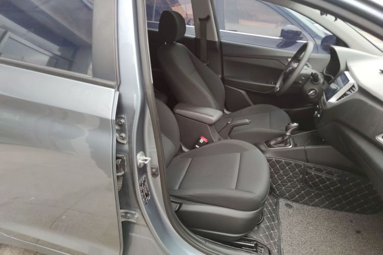 现代 悦纳 2016款 1.4L 自动炫酷版GLS局部细节41