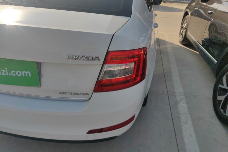 斯柯达 明锐 2015款 1.6L 手动逸俊版车身外观9