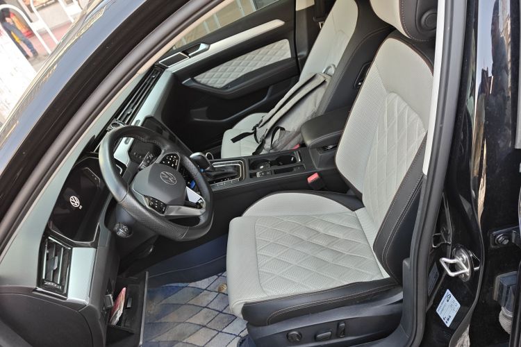 大众 迈腾 2023款 200万辆纪念版 330TSI DSG豪华型中控内饰19