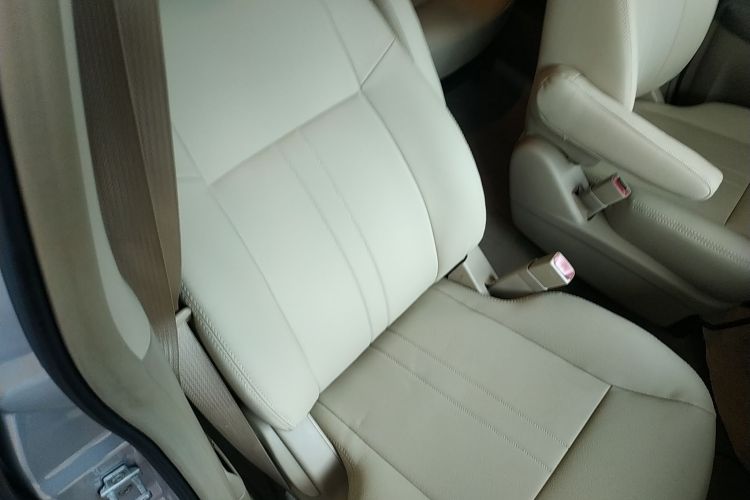 别克GL8 2014款 2.4L 经典版局部细节41