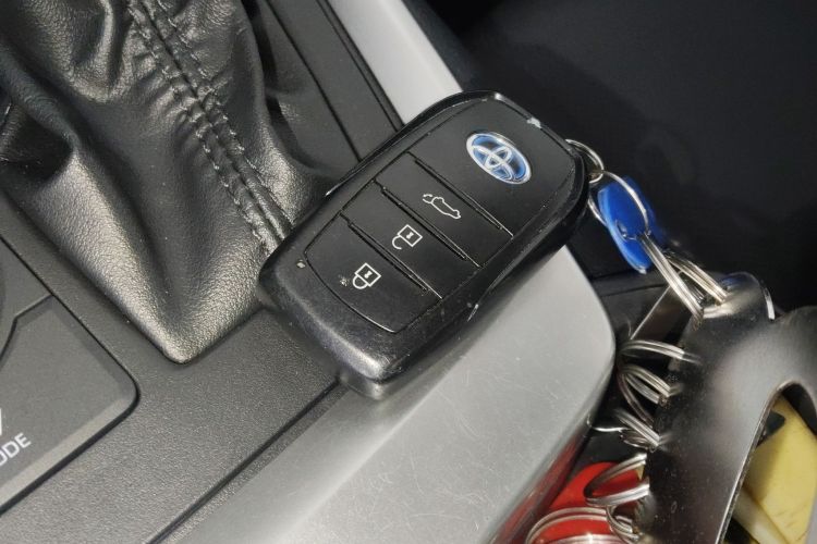 丰田 威兰达 2023款 双擎 2.5L E-CVT四驱尊贵版中控内饰11