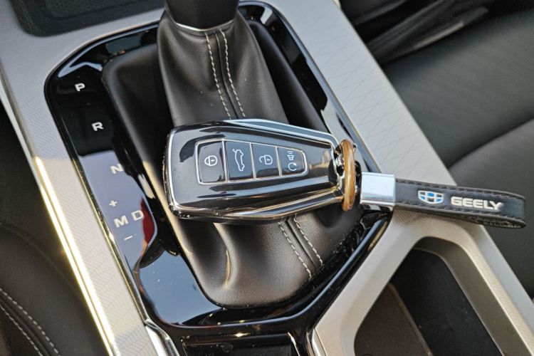 吉利汽车 帝豪 2023款 第4代冠军版 1.5L CVT尊贵型中控内饰11