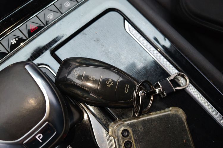 红旗H5 2023款 2.0T 自动智联旗畅版中控内饰11