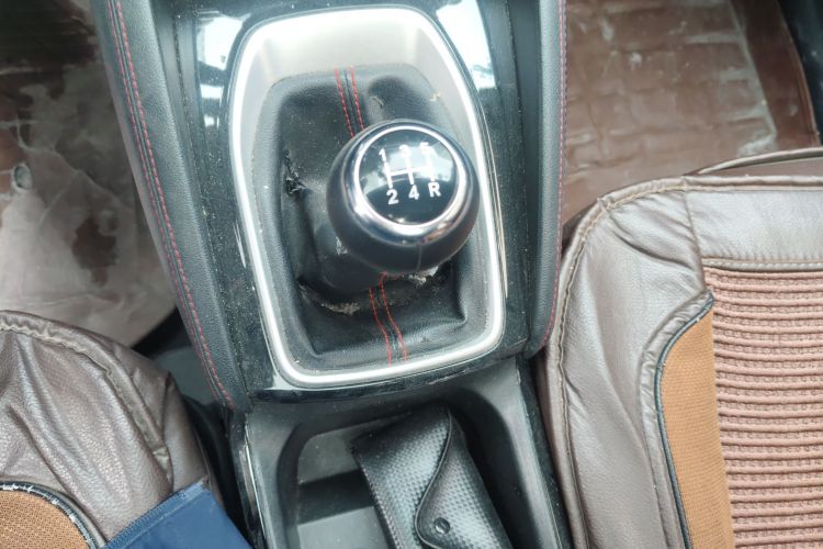 中华V3 2020款 1.6L 手动舒适星空版中控内饰18