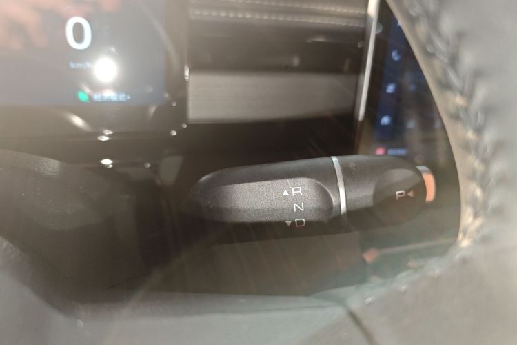 宝骏悦也Plus 2025款 旗舰版 5座中控内饰18