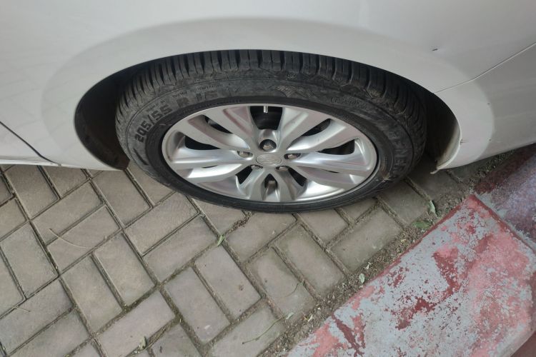 别克 英朗 2019款 15T 双离合互联精英型 国VI车身外观10