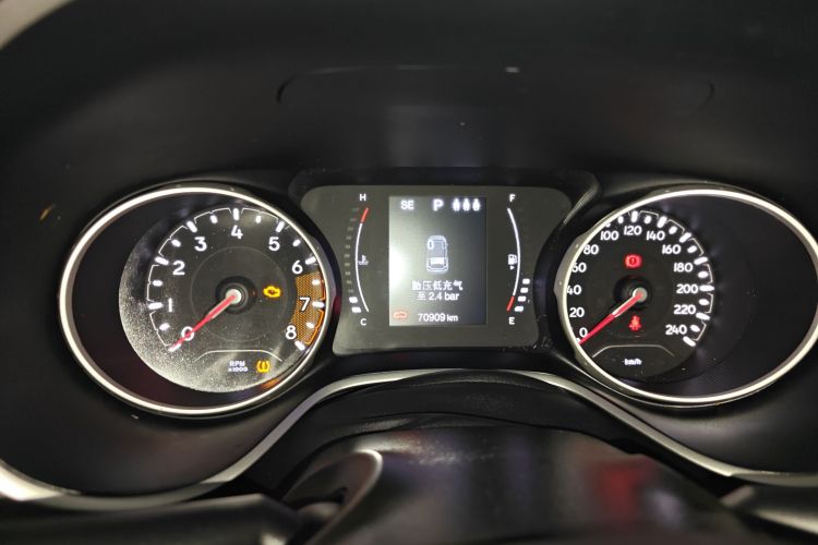 Jeep 指南者 2019款 220T 自动悦享版局部细节14