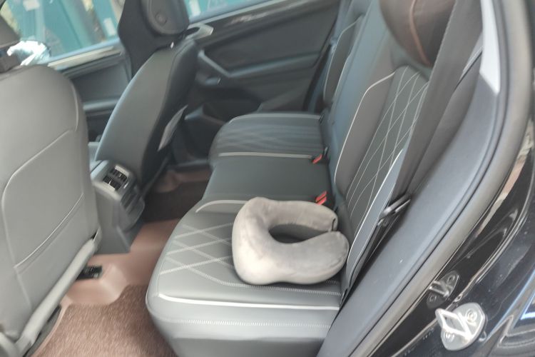 大众 途观L 2025款 出众款 300TSI 自动两驱龙腾版中控内饰21