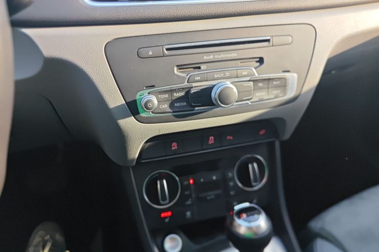 奥迪Q3 2016款 40 TFSI quattro 全时四驱运动型局部细节16