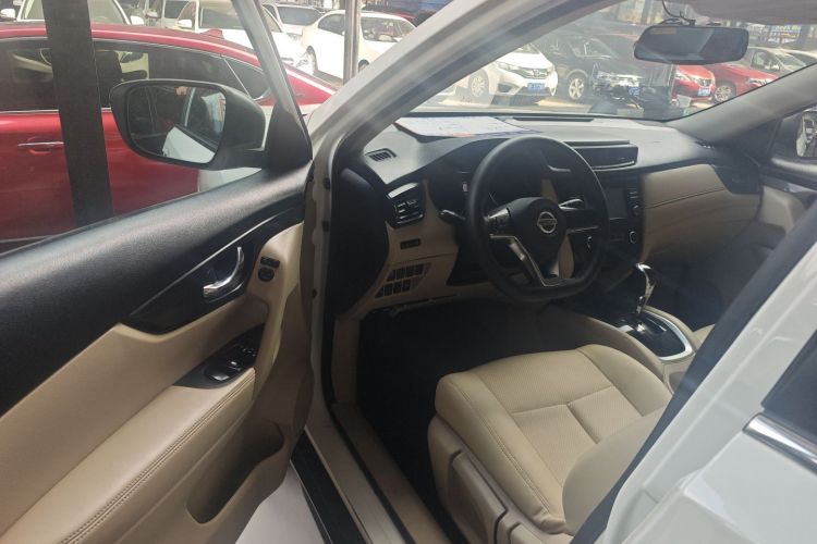 日产 奇骏 2017款 2.0L CVT舒适版 2WD中控内饰20