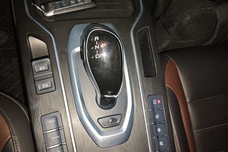 魏牌 VV5 2020款 1.5T 两驱智先锋中控内饰18