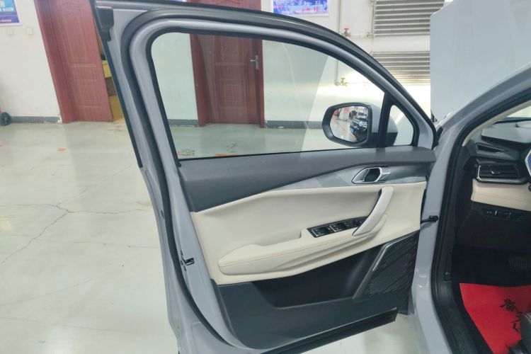 领克06 EM-P 2022款 PHEV 84KM续航版 Pro中控内饰47