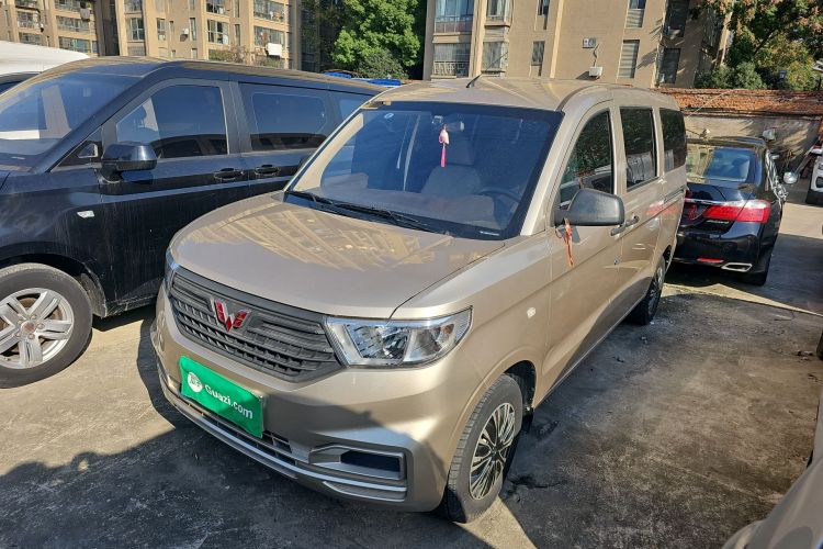 五菱汽车 五菱宏光V 2022款 1.5L劲取版电动助力LAR车身外观1