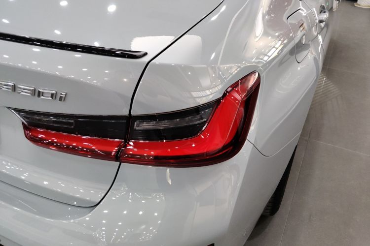 宝马3系 2025款 330i M运动曜夜套装车身外观9